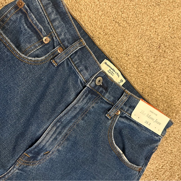 Abercrombie & Fitch Denim - NWT Abercrombie & Fitch Mom Jeans